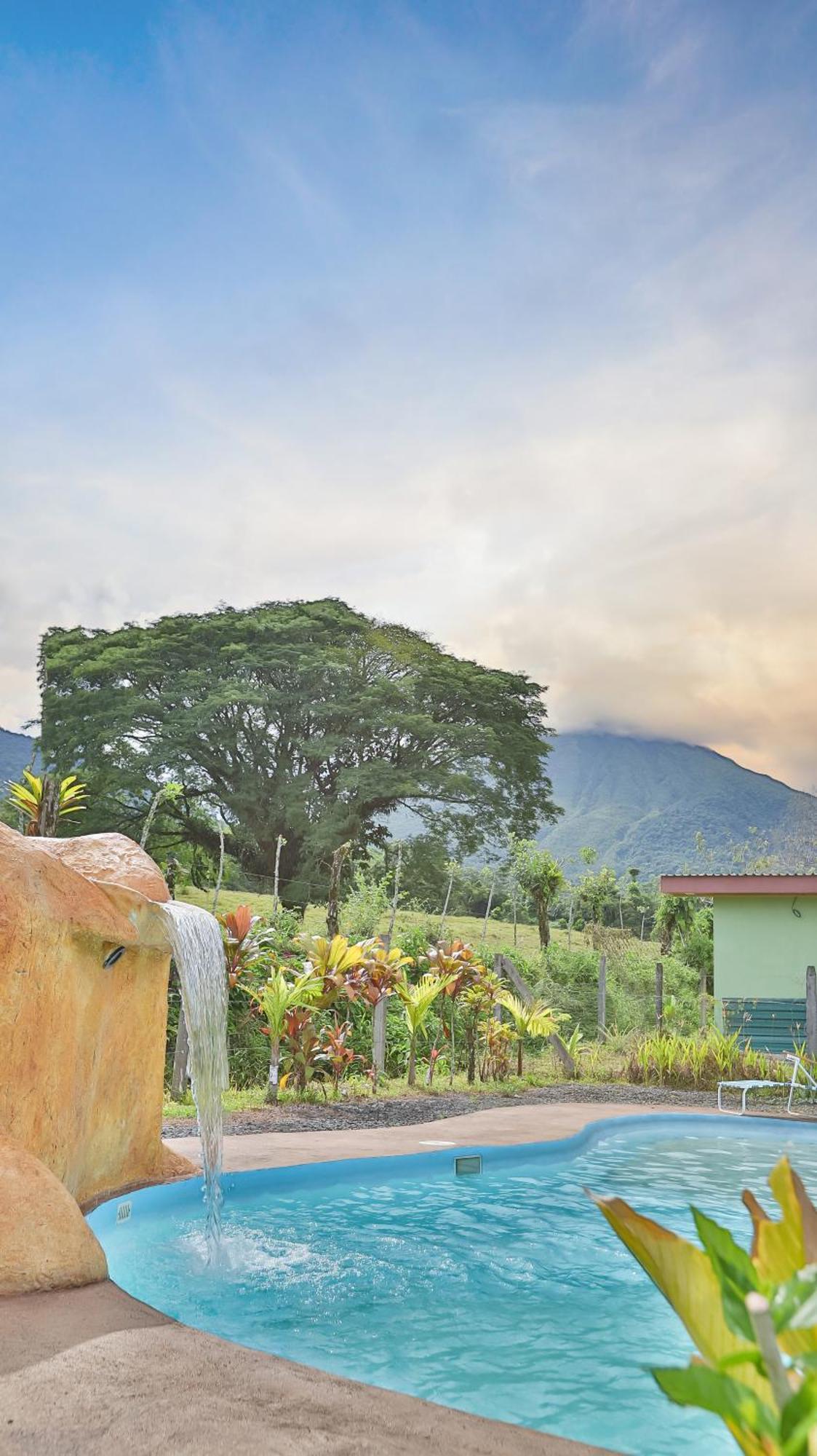 Hotel Chongos Place La Fortuna Exterior foto